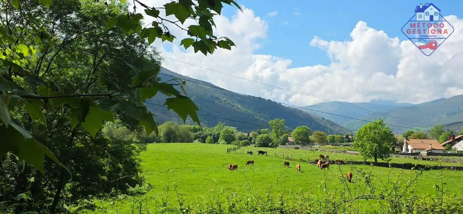 Vista exterior de Casa o xalet en venda en Cabuérniga amb Balcó