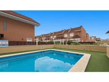 Casa amb piscina en venda a Calle Alberto Asencio Gonzalvez