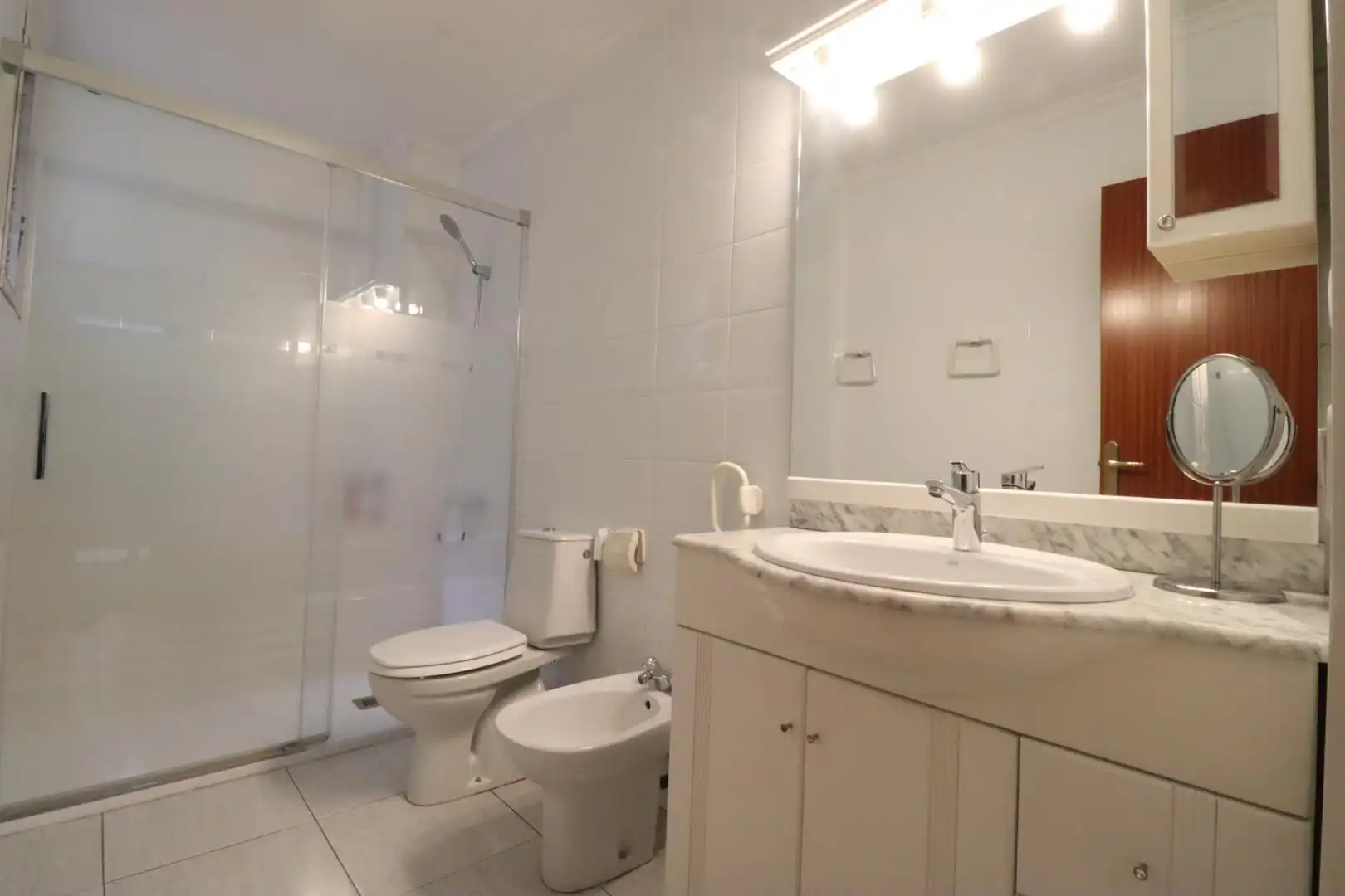 Badezimmer von Erdgeschoss zum Verkauf in Sabadell mit Klimaanlage, Heizung und Terrasse