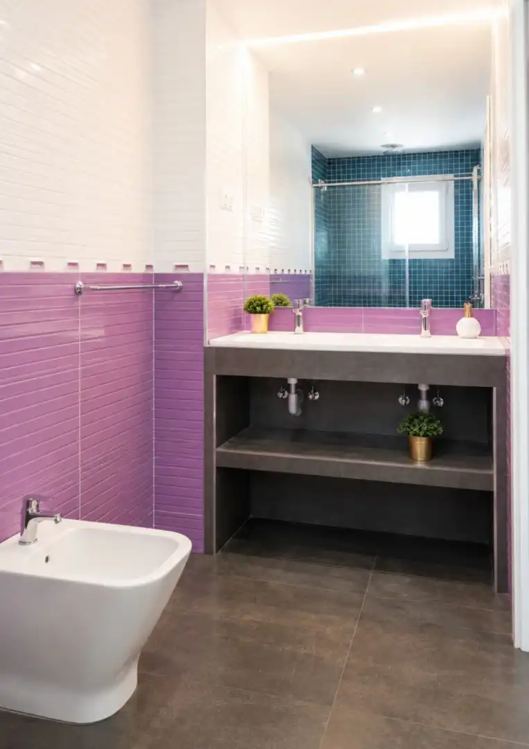 Badezimmer von Einfamilien-Reihenhaus zum Verkauf in Las Ventas de Retamosa mit Klimaanlage, Heizung und Privatgarten