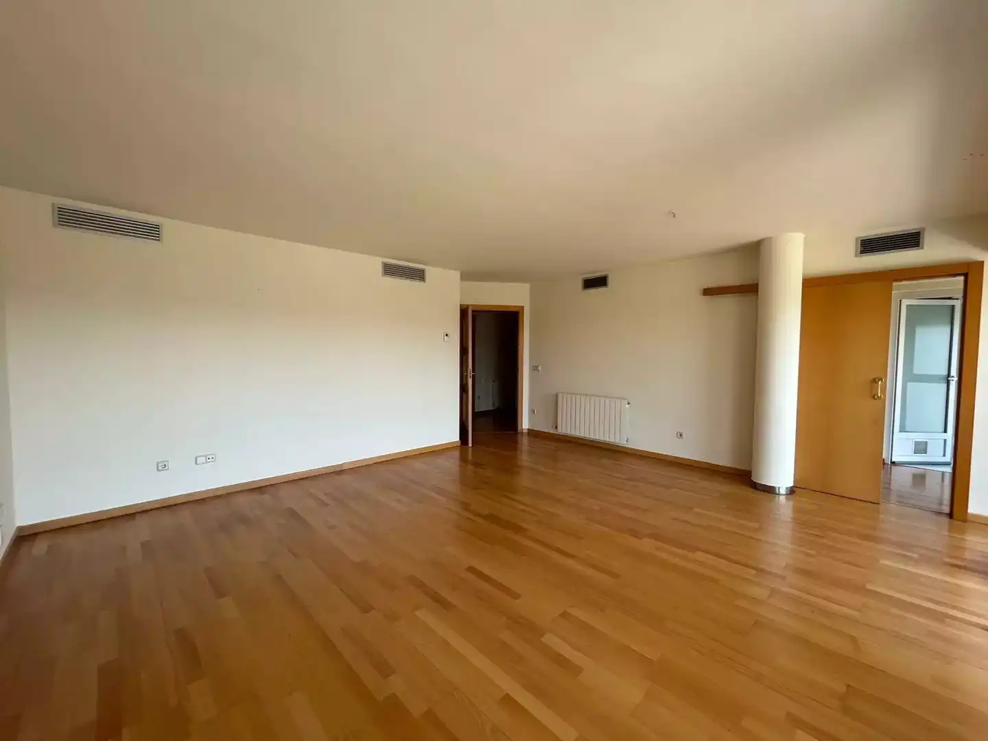 Wohnung zur Miete in Girona mit Klimaanlage, Heizung und Parkett