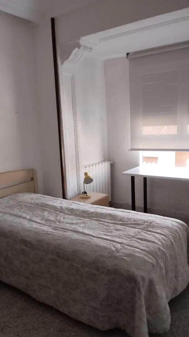 Bedroom of Flat for rent in Zaragoza  with Heating, Furnished and Oven