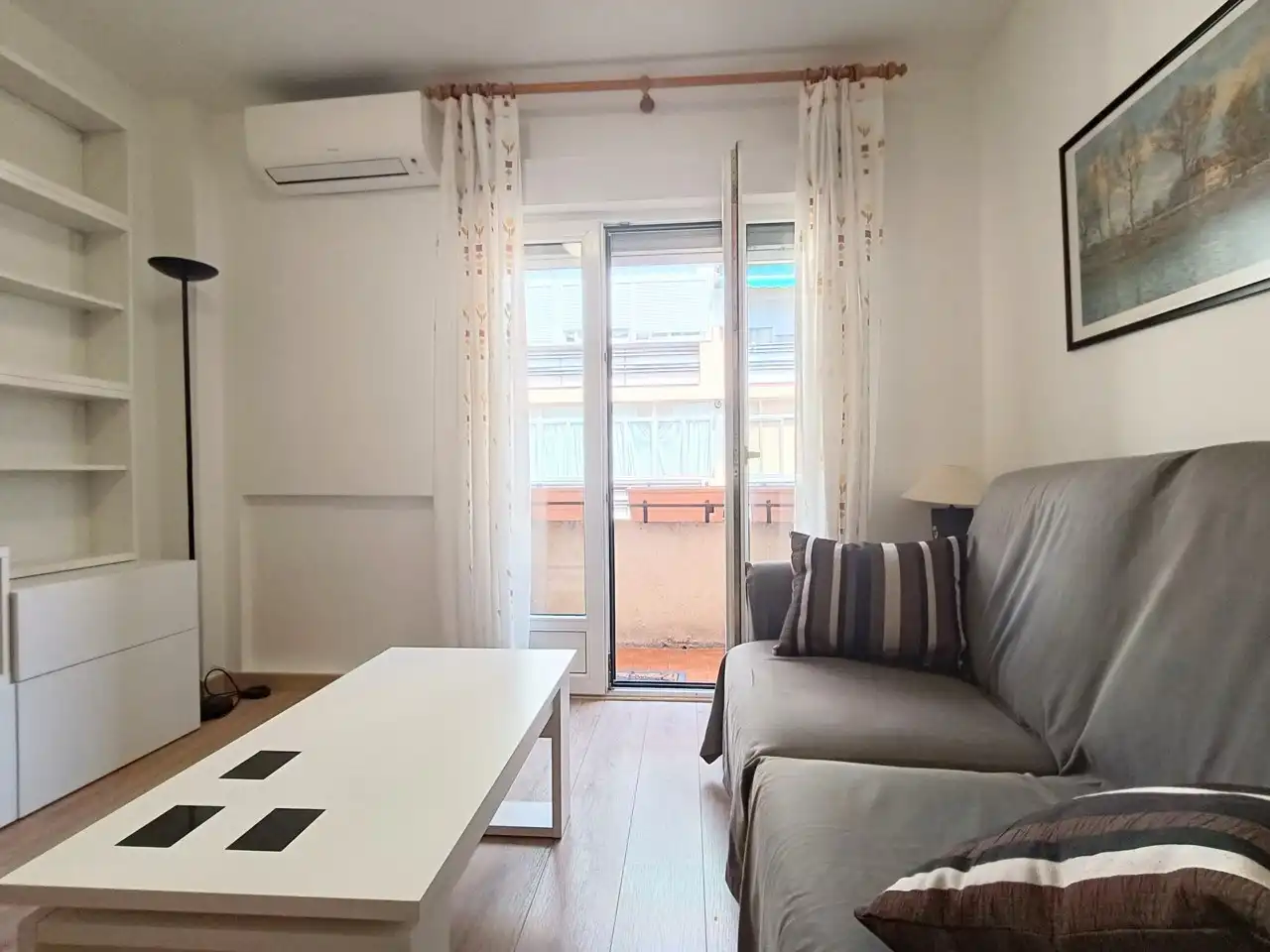 Sala de estar de Piso de alquiler en Madrid con Aire acondicionado, Terraza y Amueblado