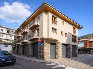 Adossat amb balcó en venda a Calle BALMES
