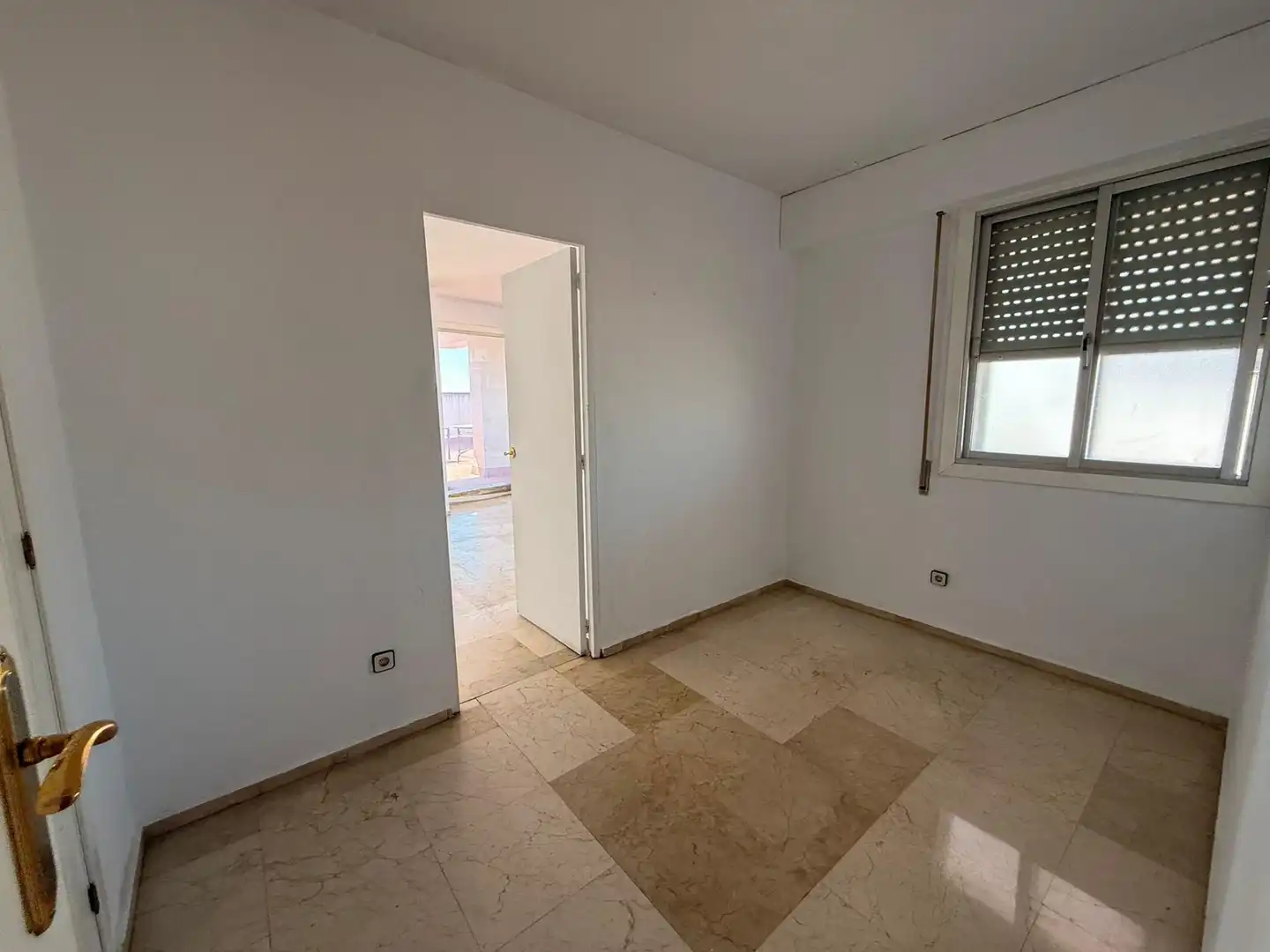 Schlafzimmer von Dachboden zur Miete in Sevilla mit Klimaanlage und Terrasse