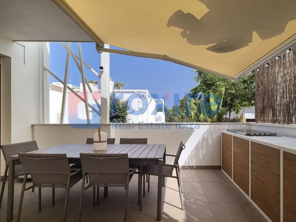 Terrasse von Erdgeschoss zur Miete in Sant Antoni de Portmany mit Klimaanlage, Heizung und Terrasse