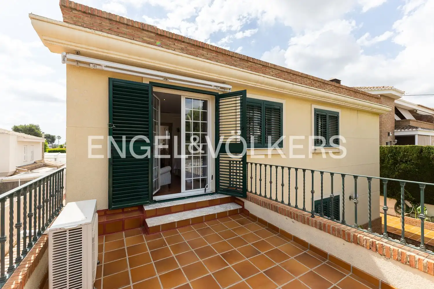 Terrassa de Casa o xalet en venda en Torrent amb Aire condicionat, Calefacció i Jardí privat