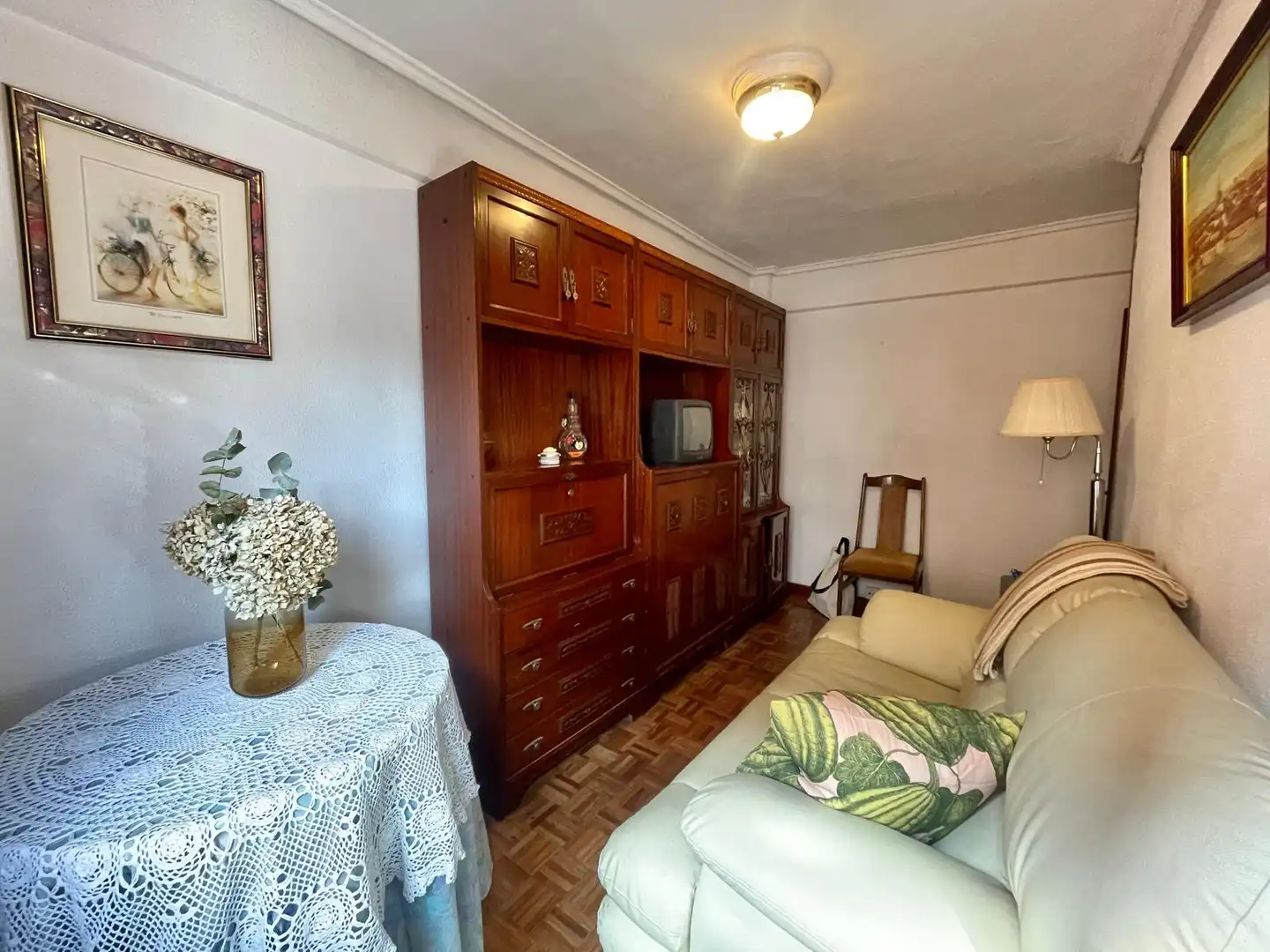 Sala d'estar de Pis en venda en Bilbao  amb Calefacció, Terrassa i Moblat