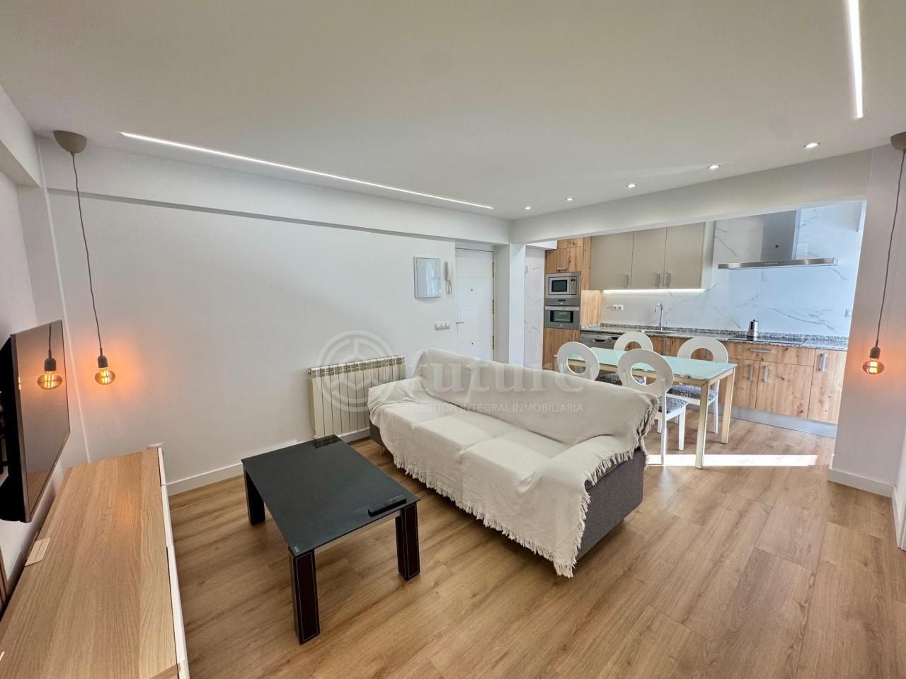 Sala d'estar de Pis de lloguer en Salamanca Capital amb Calefacció, Moblat i Balcó