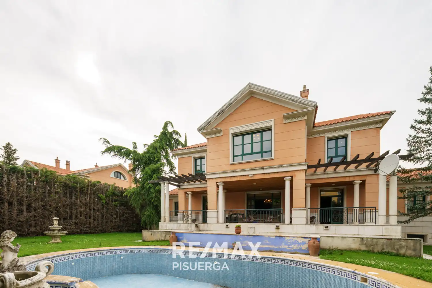 Vista exterior de Casa o xalet en venda en Valladolid amb Calefacció, Jardí privat i Terrassa
