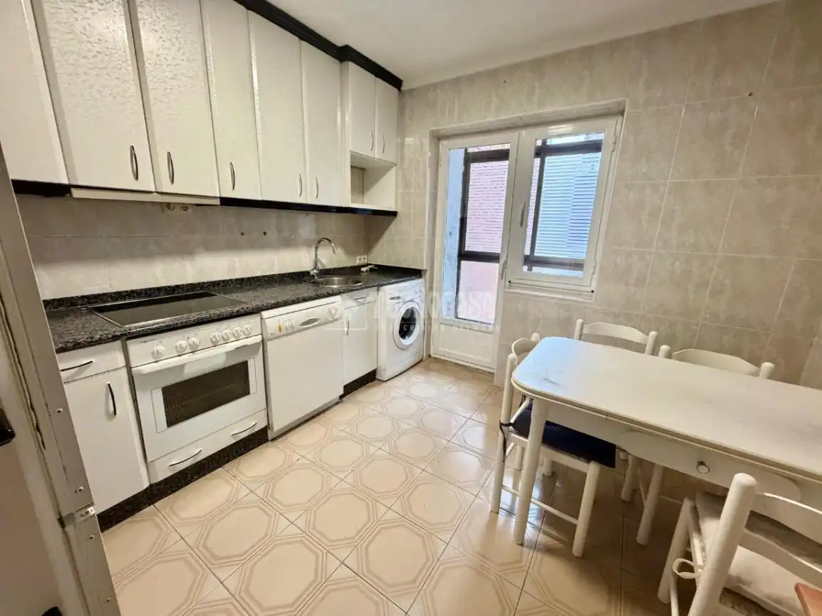 Cocina de Piso en venta en León Capital  con Calefacción, Terraza y Trastero