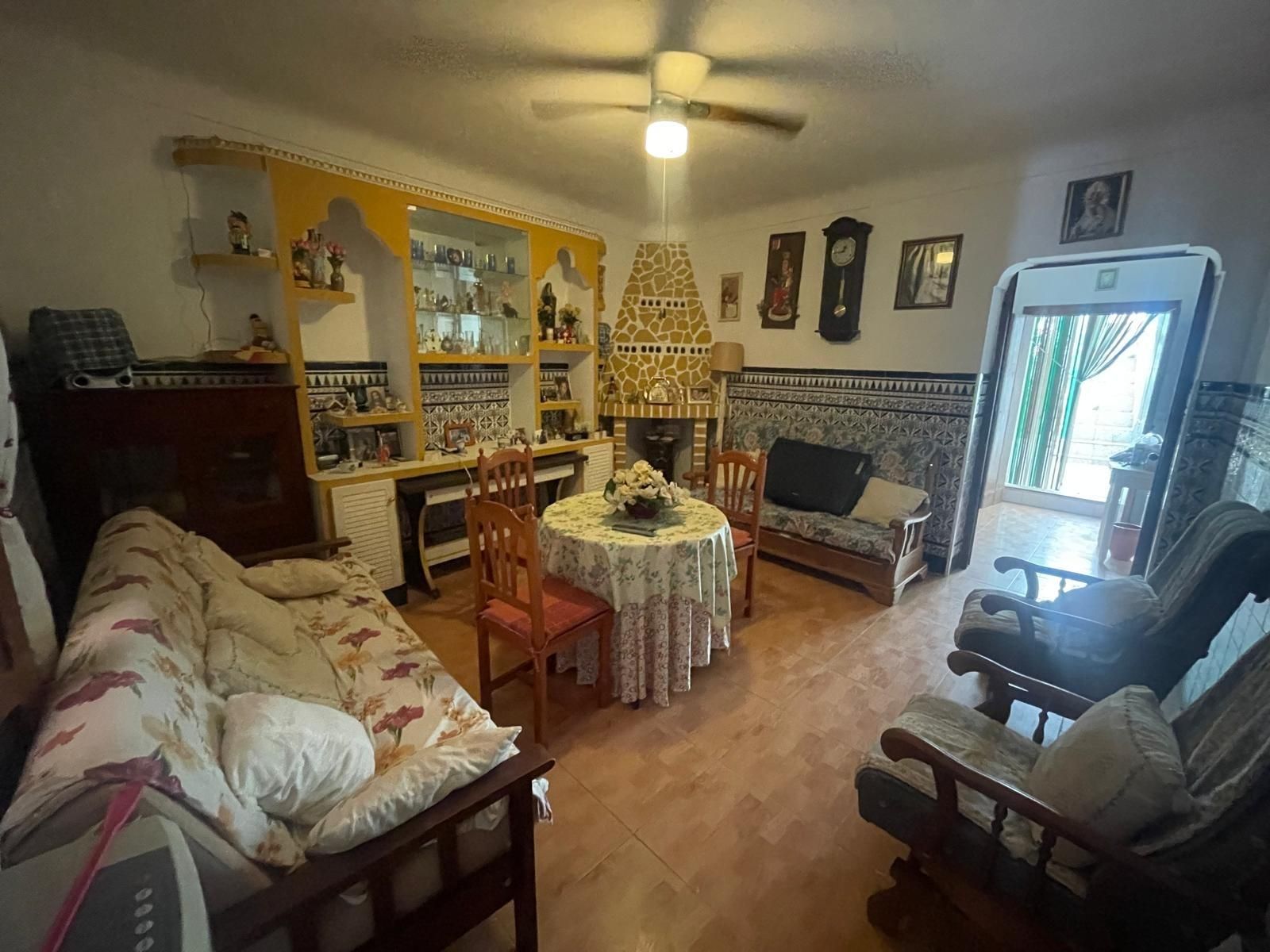 Sala d'estar de Casa o xalet en venda en Fuentes de Andalucía
