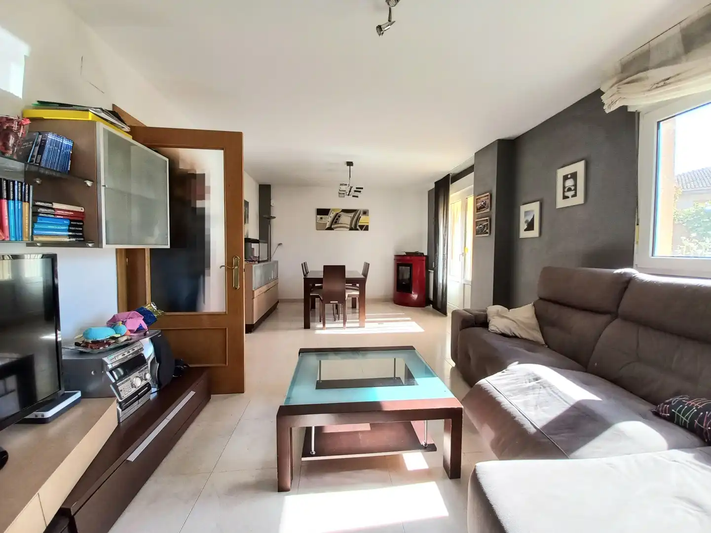 Sala de estar de Casa adosada en venta en Cayuela con Calefacción, Jardín privado y Terraza