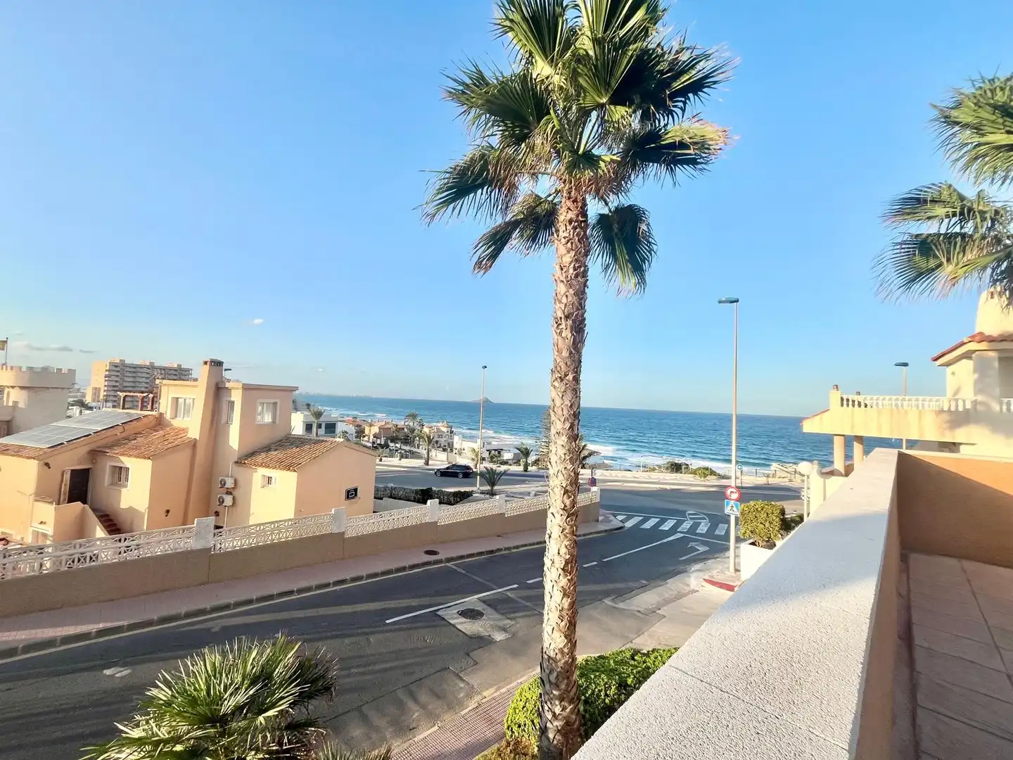 Außenansicht von Wohnungen zur Miete in La Manga del Mar Menor mit Klimaanlage, Heizung und Schwimmbad