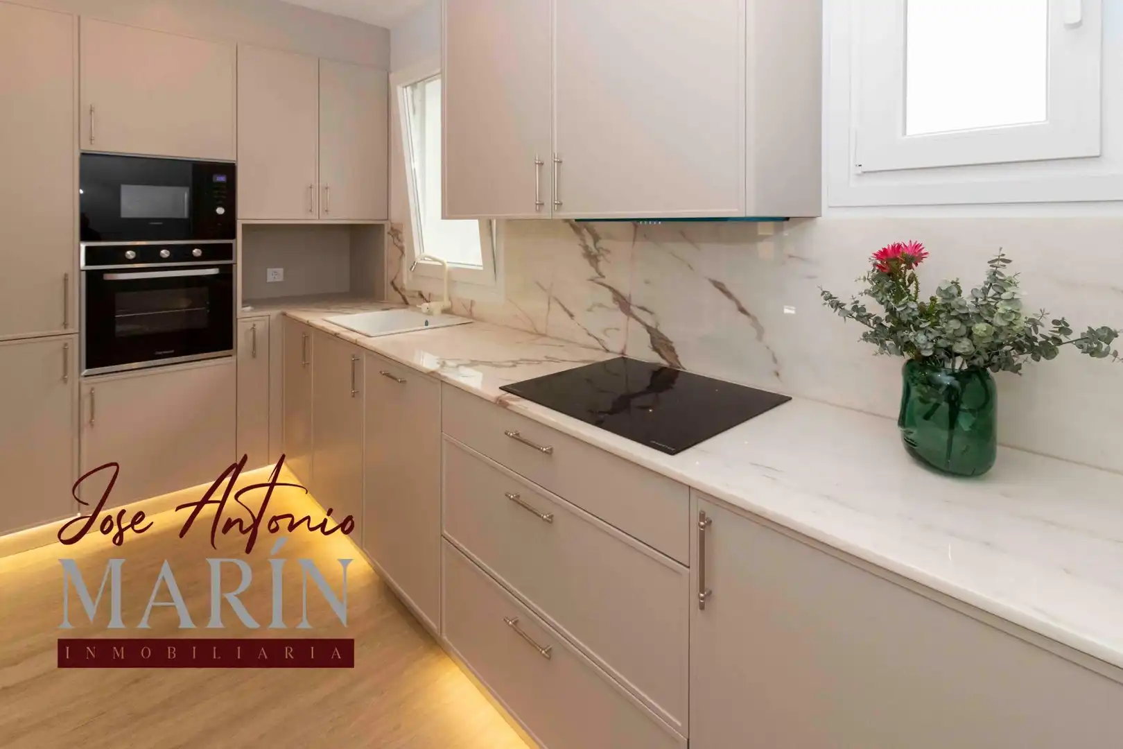 Cuina de Apartament en venda en Badajoz amb Aire condicionat
