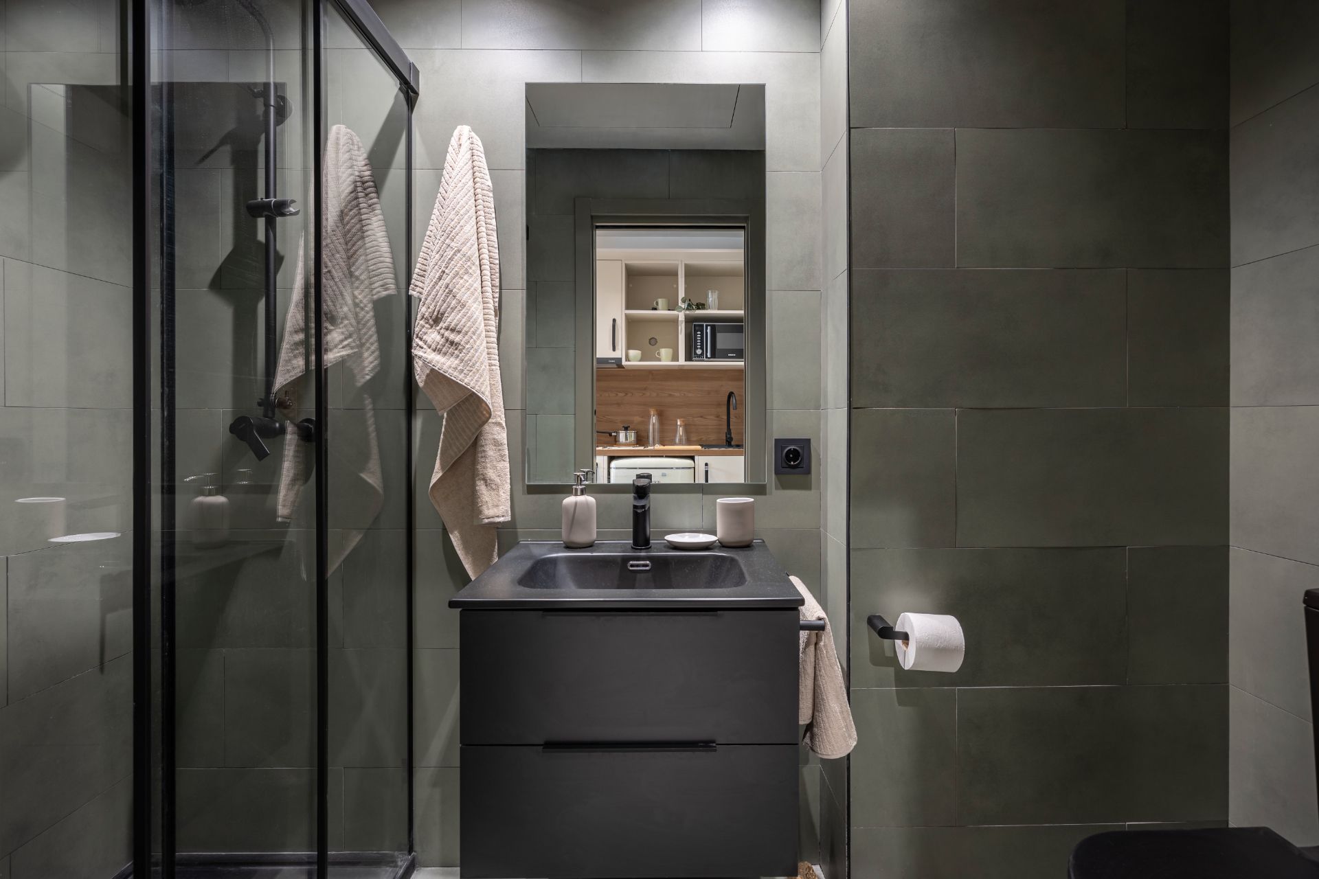 Bathroom of Study to rent in Armilla  with Air Conditioner, Furnished and Microwave