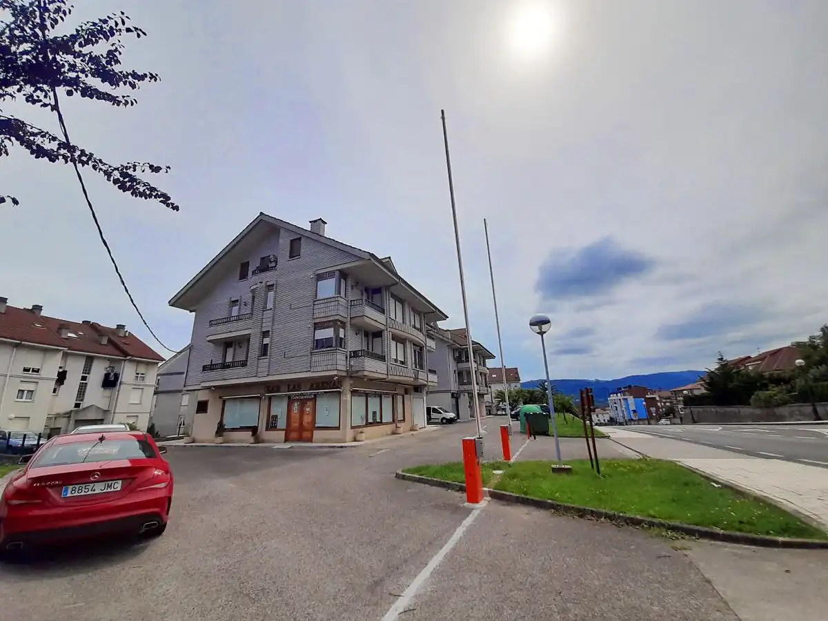 Exterior view of Commercial properties for sale in Bárcena de Cicero