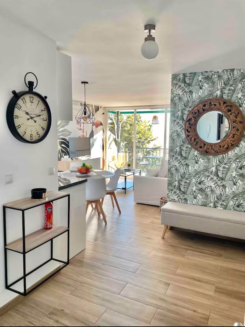 Menjador de Apartament en venda en Torremolinos amb Aire condicionat, Terrassa i Moblat