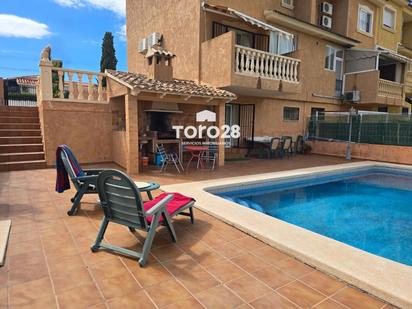 Vista exterior de Casa adosada en venda en La Nucia amb Aire condicionat, Terrassa i Piscina