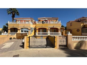 Casa con balcón en venta en Poligono B-2 Villapiedra