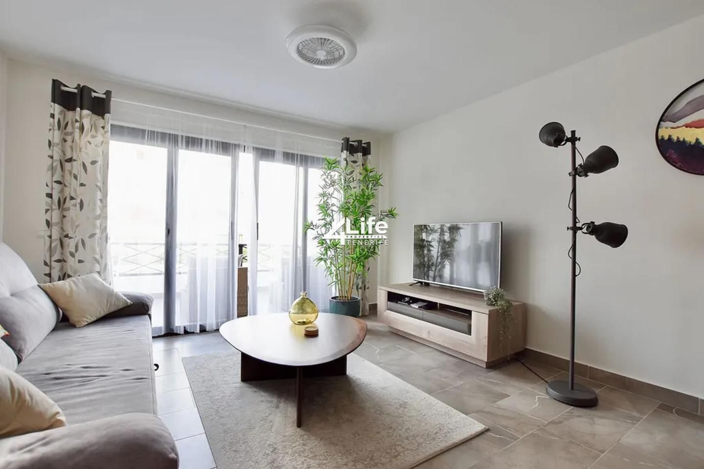 Sala d'estar de Dúplex en venda en Arona amb Aire condicionat, Terrassa i Moblat