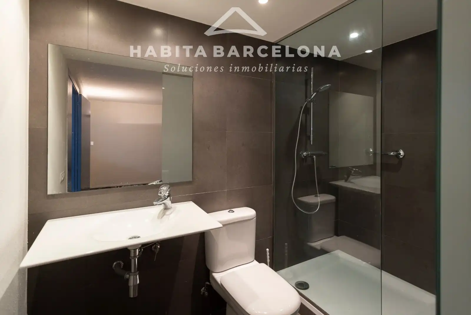 Bany de Casa o xalet de lloguer en Barcelona amb Aire condicionat, Calefacció i Jardí privat