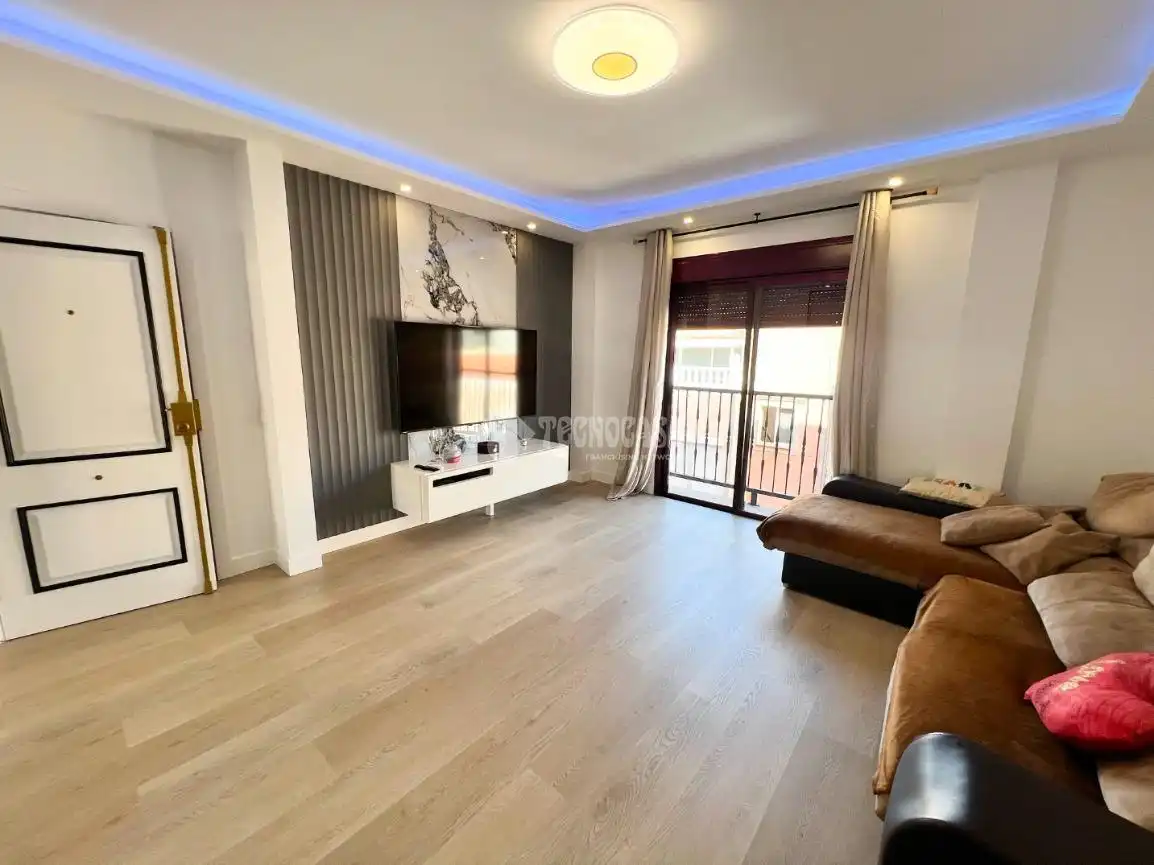 Sala de estar de Piso en venta en Santa Lucía de Tirajana con Aire acondicionado, Amueblado y Balcón
