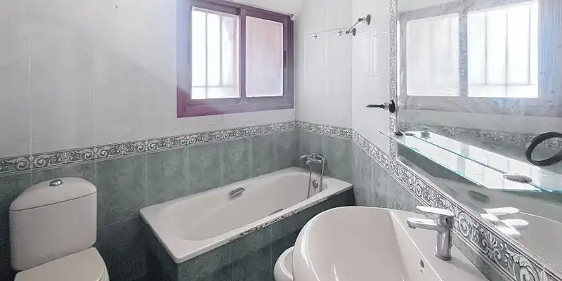 Bany de Pis en venda en El Ejido amb Terrassa i Balcó