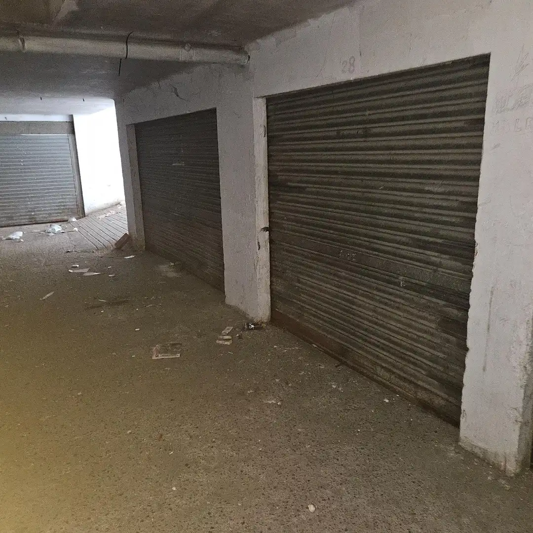 Garage zum Verkauf in Banyoles