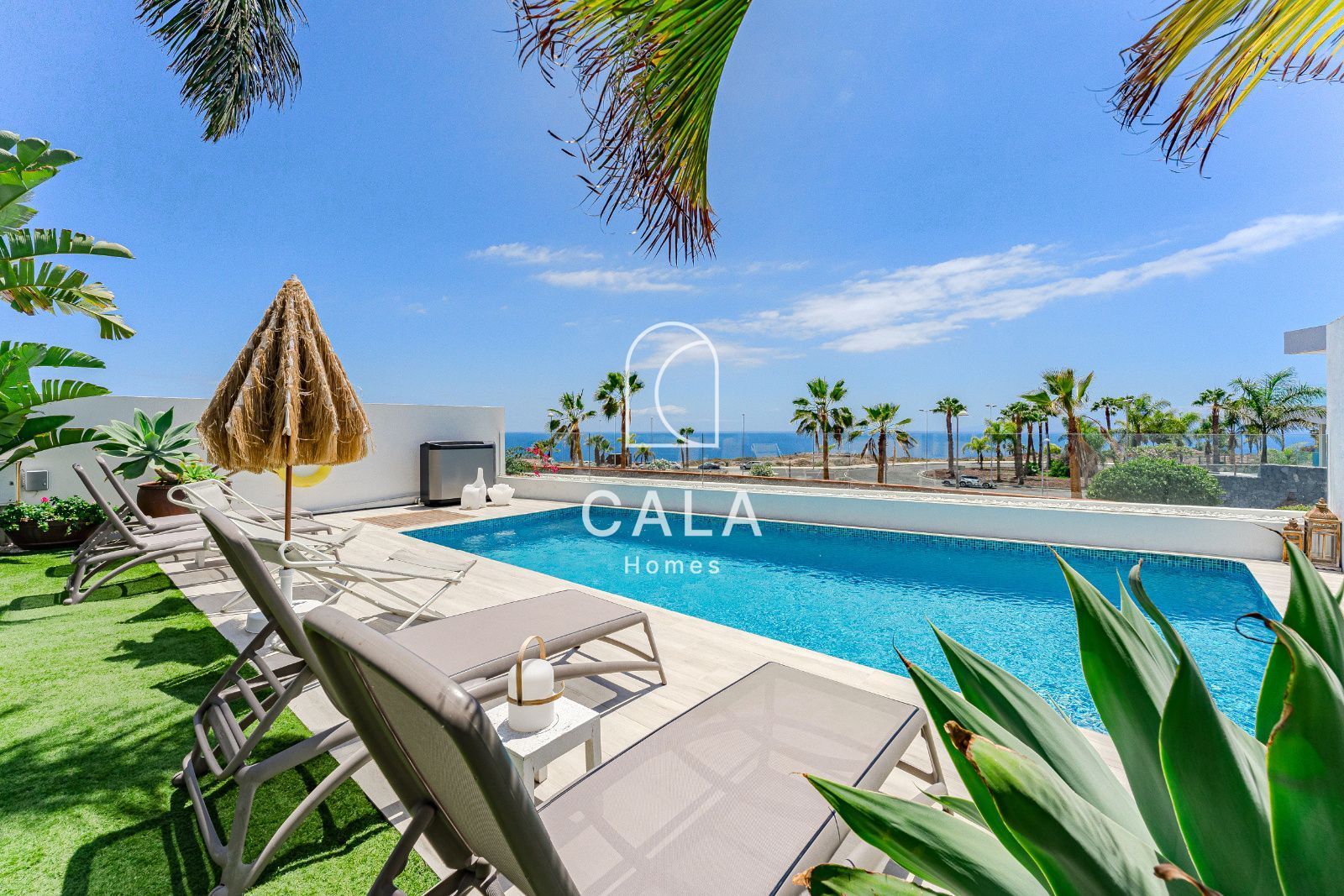 Exterior view of House or chalet for sale in Adeje  with Air Conditioner, Terrace and Storage room