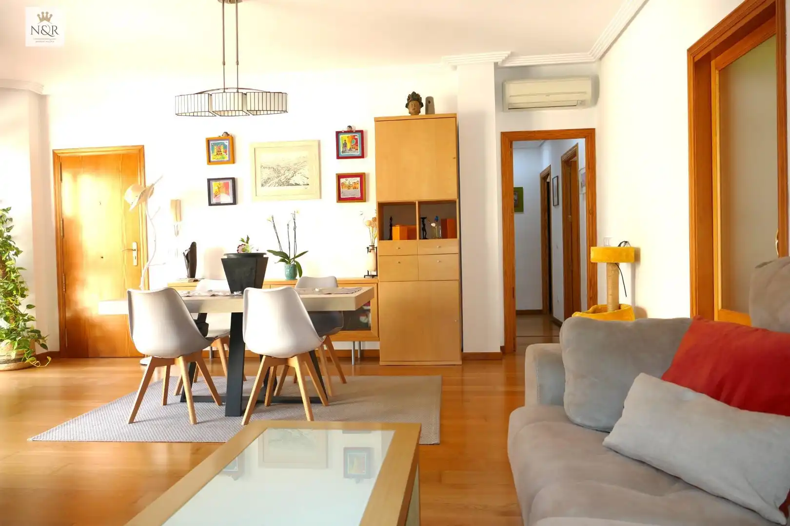 Living room of Flat for sale in Alaró  with Air Conditioner, Parquet flooring and Furnished