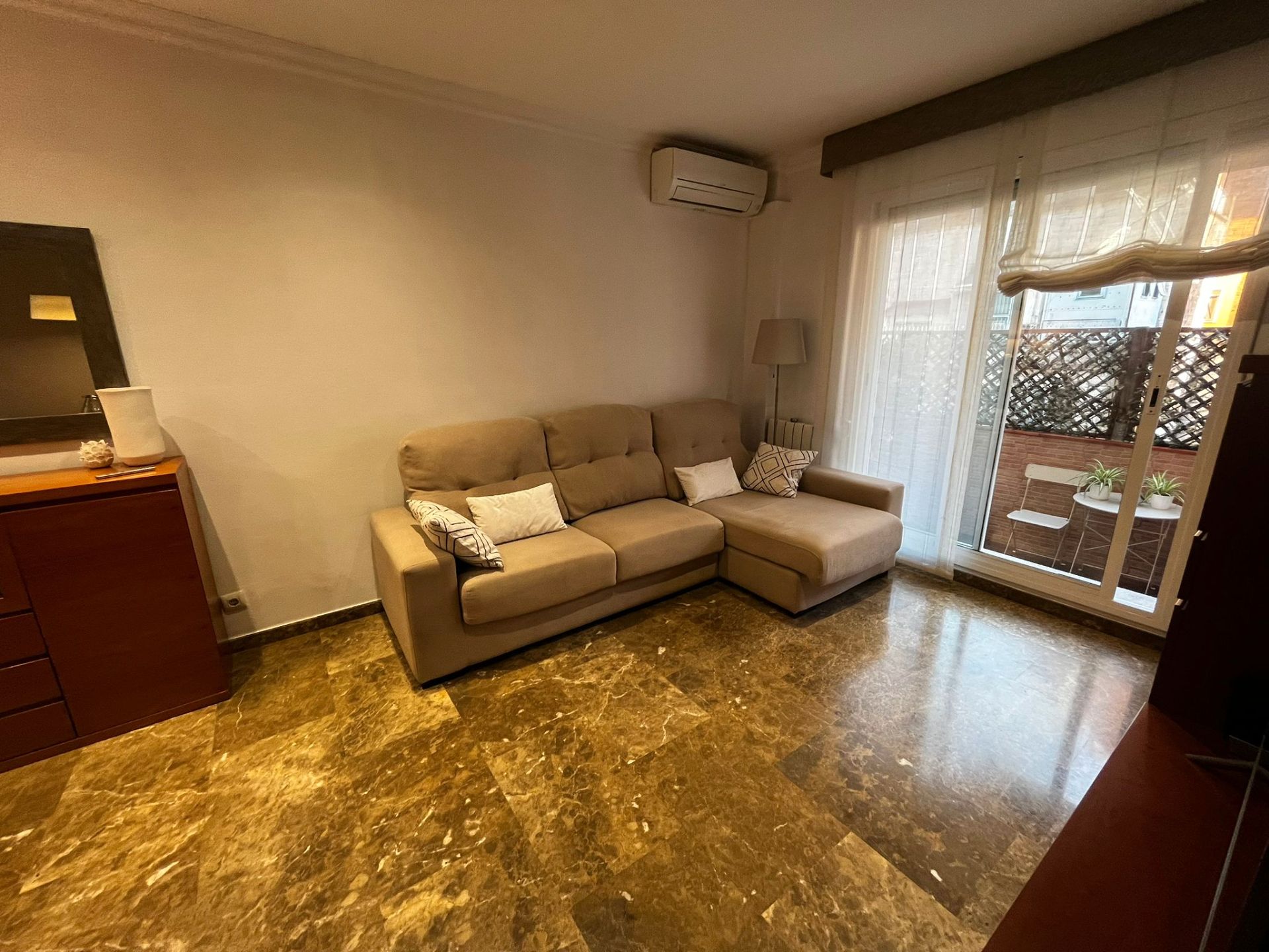 Living room of Flat for sale in L'Hospitalet de Llobregat  with Air Conditioner, Heating and Terrace