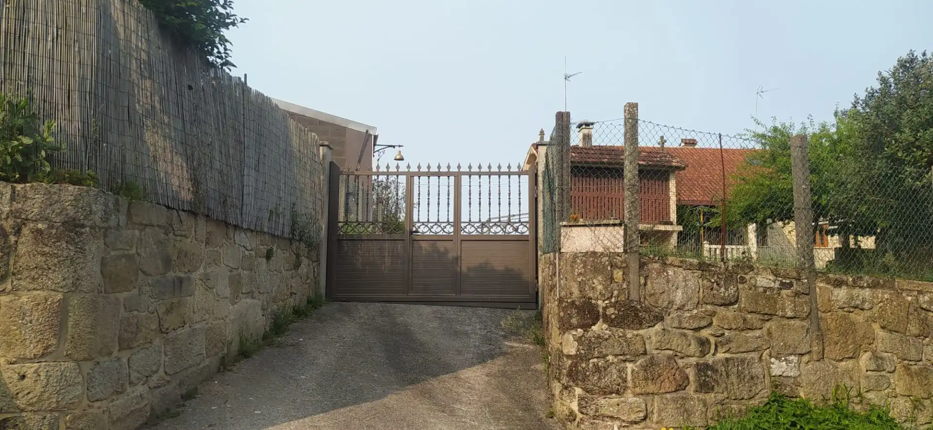 Vista exterior de Finca rústica en venta en Pontevedra Capital  con Calefacción y Jardín privado