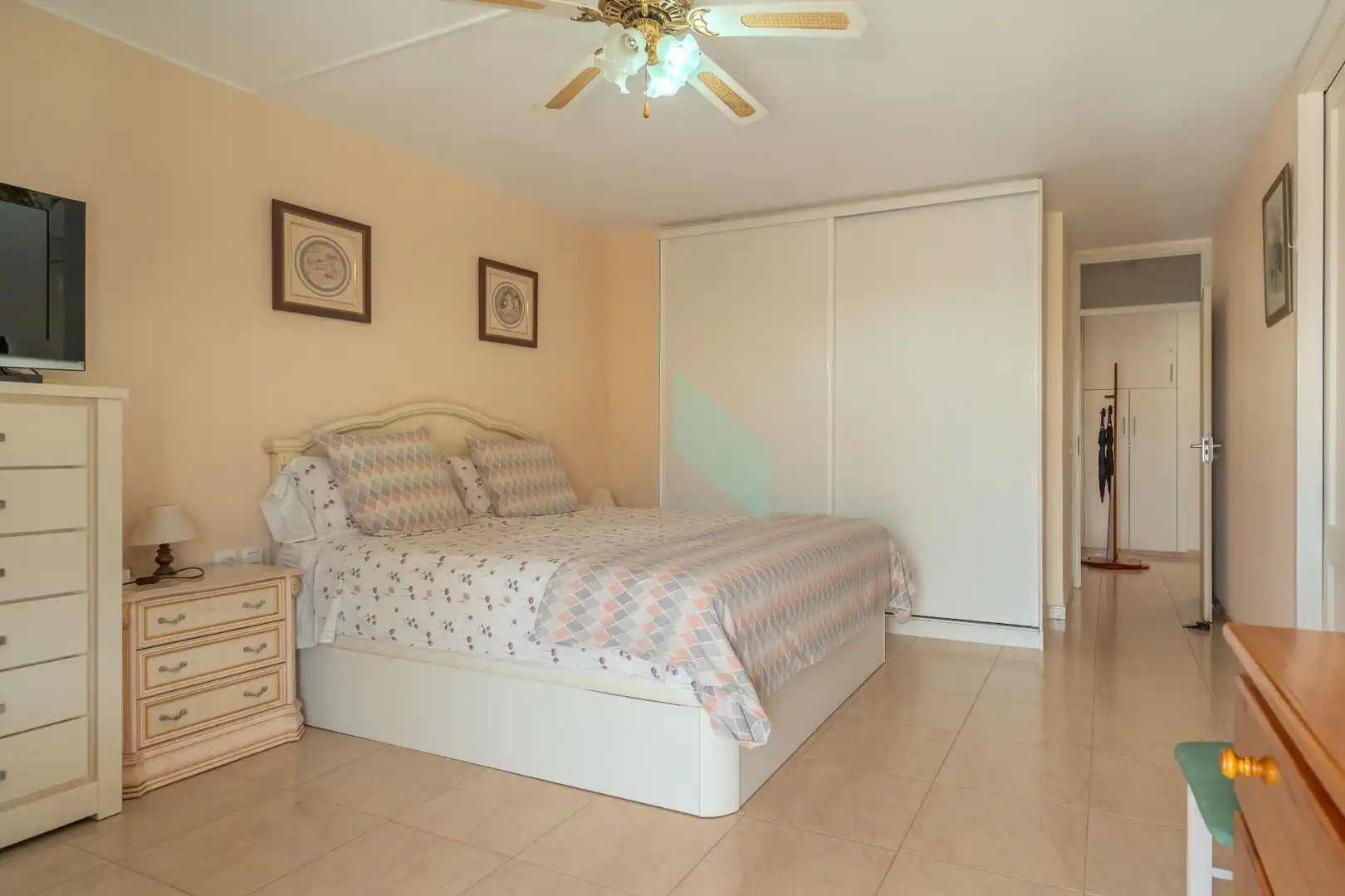 Dormitori de Apartament en venda en Arona amb Aire condicionat, Terrassa i Moblat