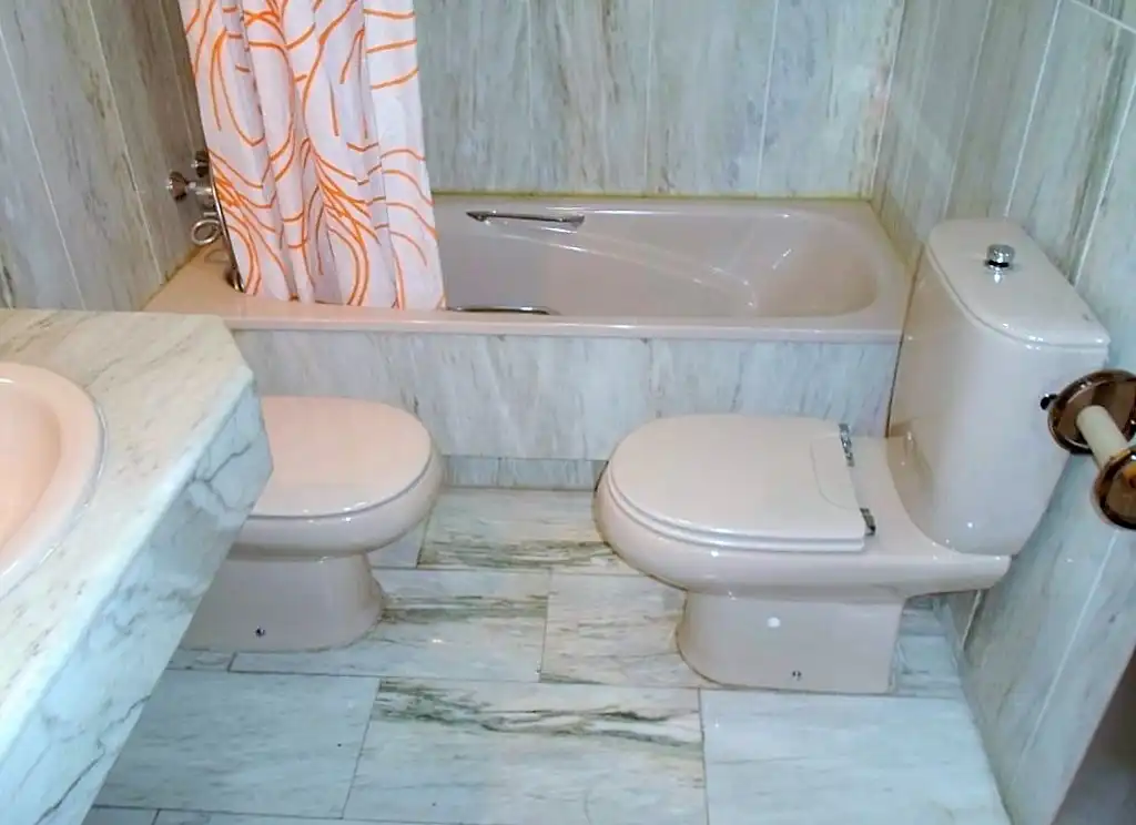 Baño de Piso de alquiler en Valencia con Aire acondicionado, Calefacción y Amueblado
