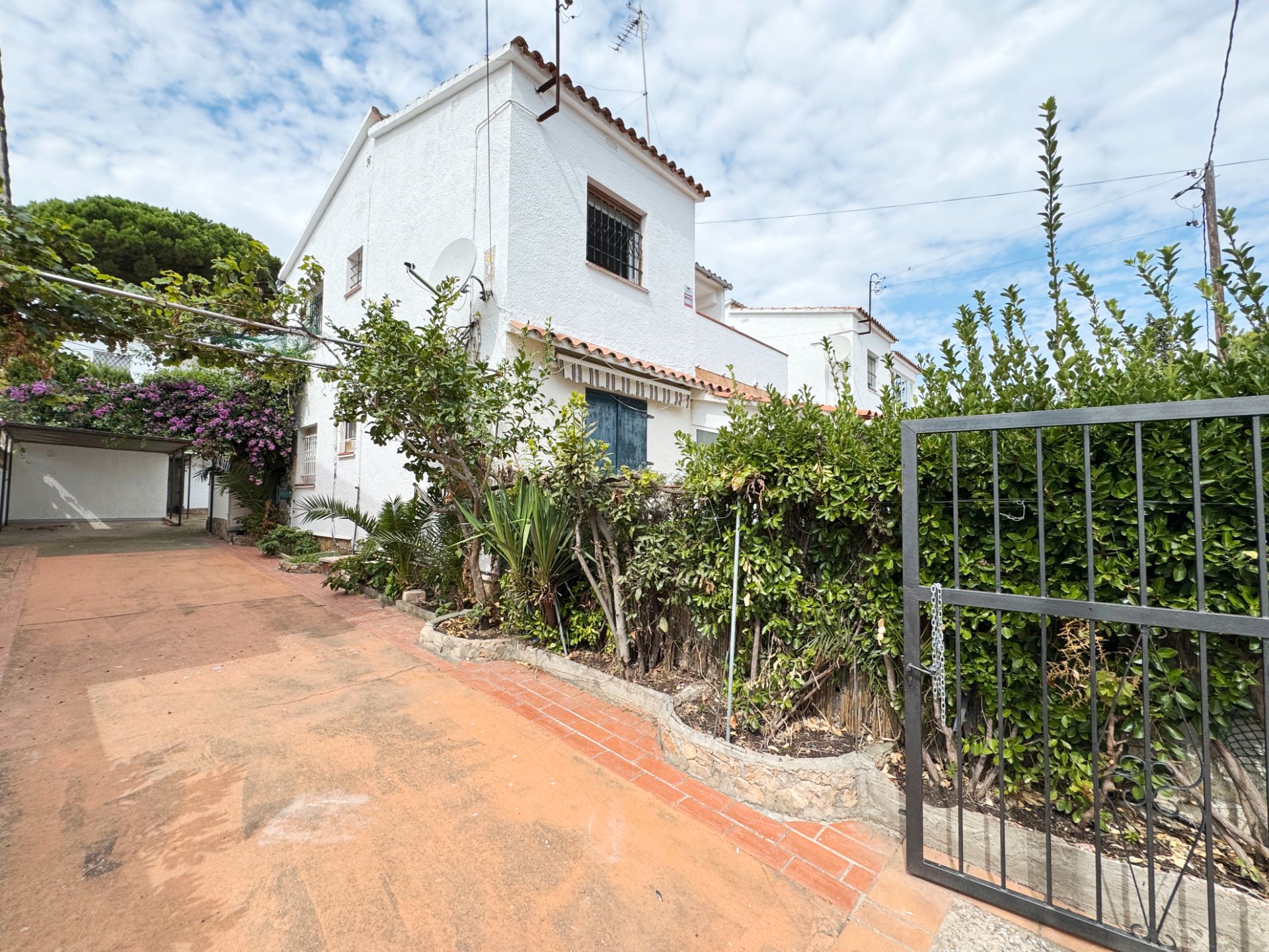Exterior view of Flat for sale in L'Escala  with Private garden, Terrace and Alarm