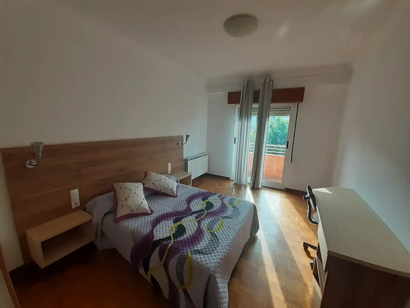 Schlafzimmer von Wohnung zur Miete in Ourense Capital  mit Heizung, Parkett und Möbliert