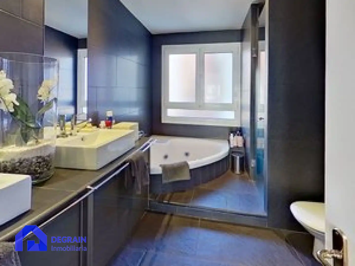 Bathroom of Flat for sale in Oviedo   with Heating and Storage room