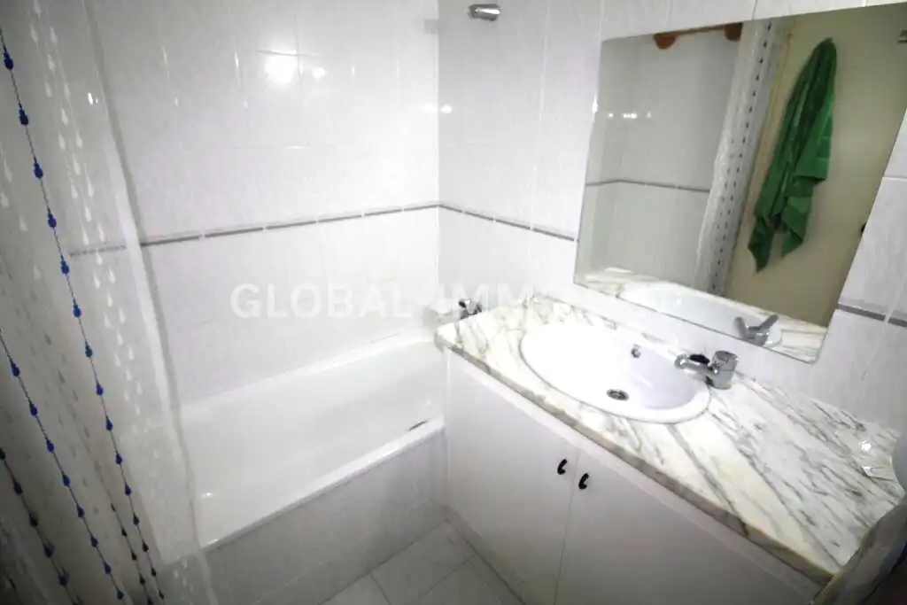Bany de Apartament en venda en Roses amb Terrassa i Moblat