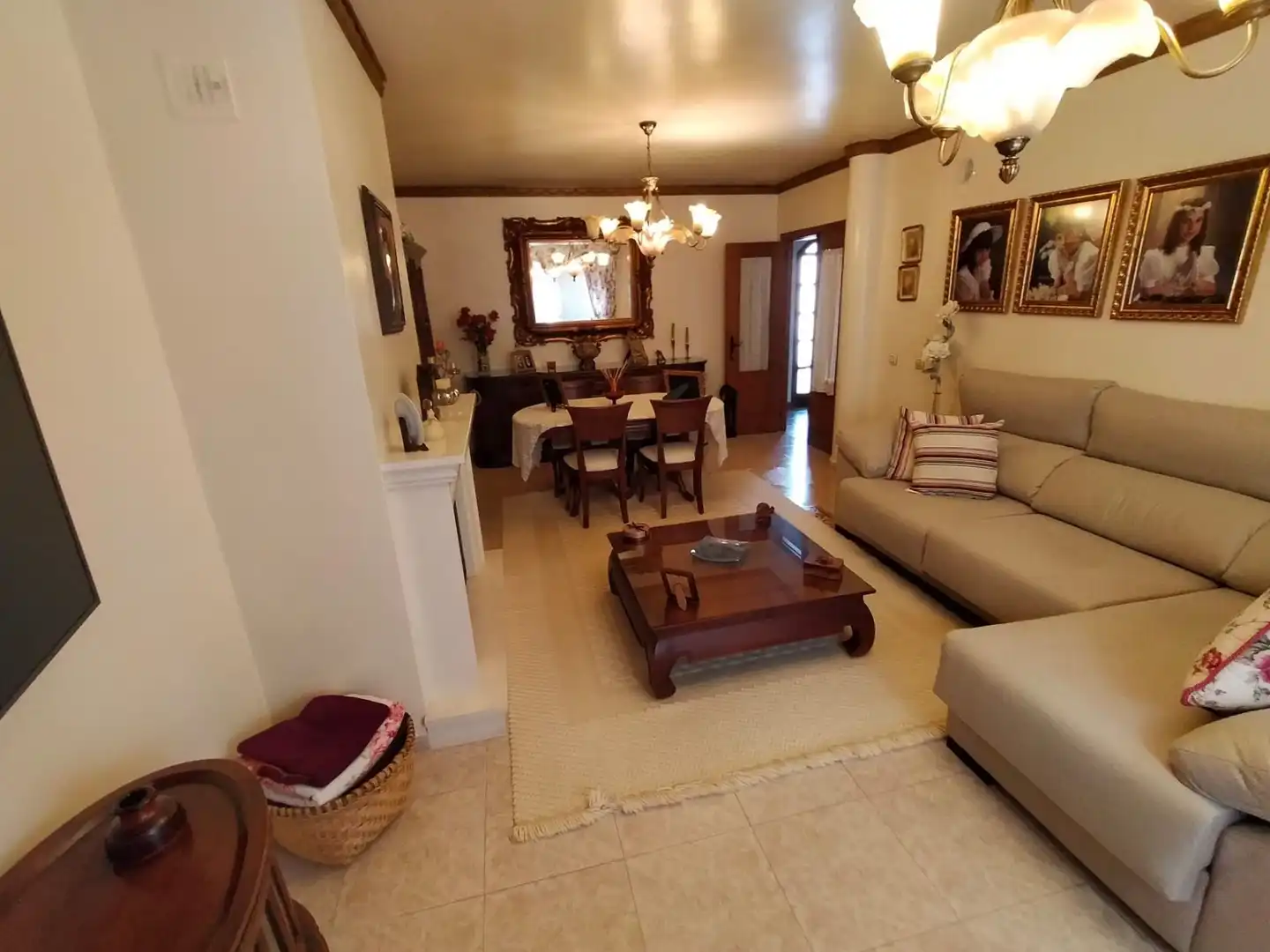 Sala d'estar de Casa o xalet en venda en La Línea de la Concepción amb Aire condicionat, Jardí privat i Traster