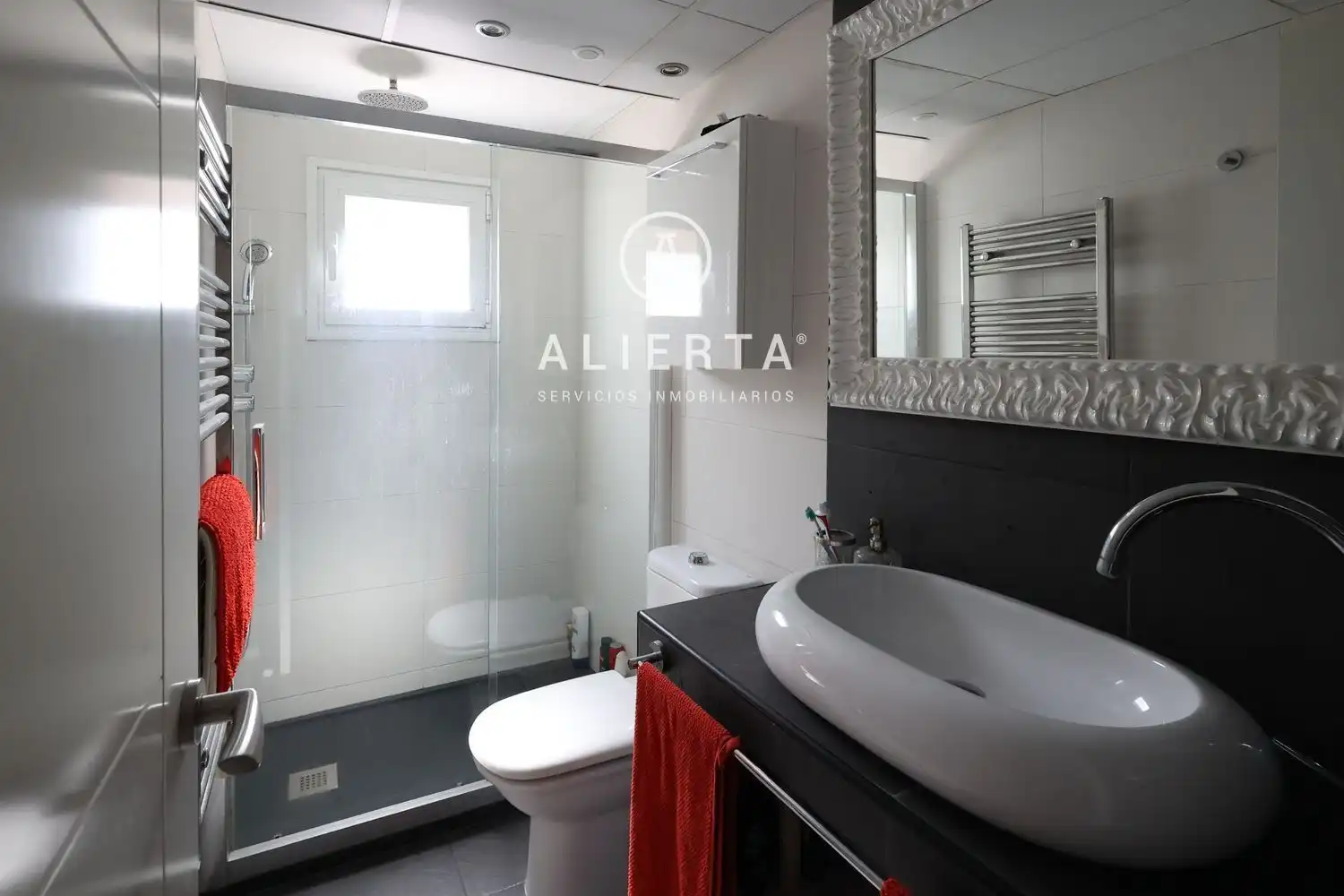 Bathroom of Flat for rent in Zaragoza  with Air Conditioner and Heating