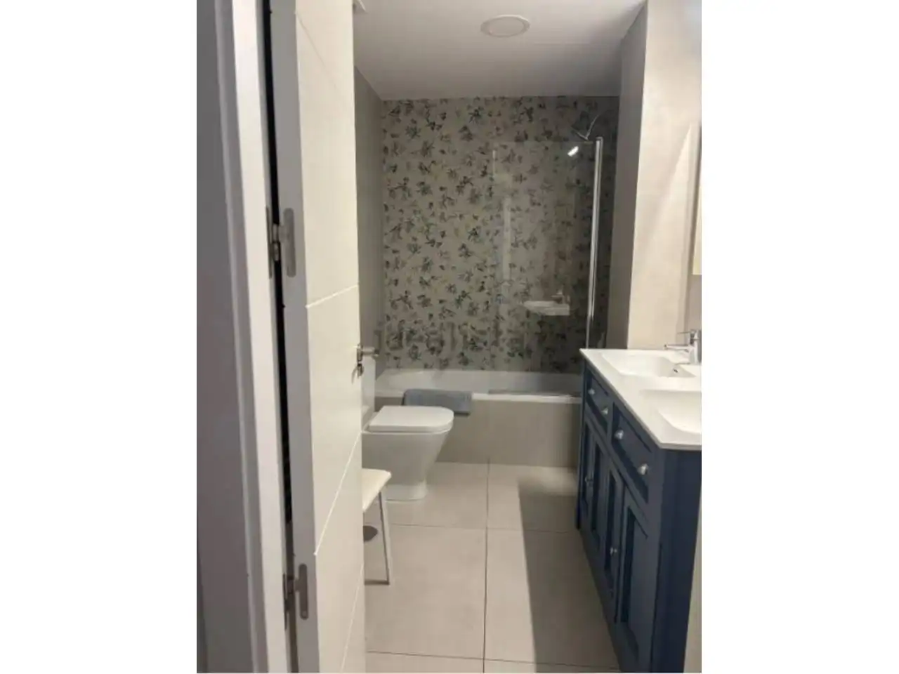 Baño de Piso en venta en Madrid con Calefacción, Terraza y Trastero