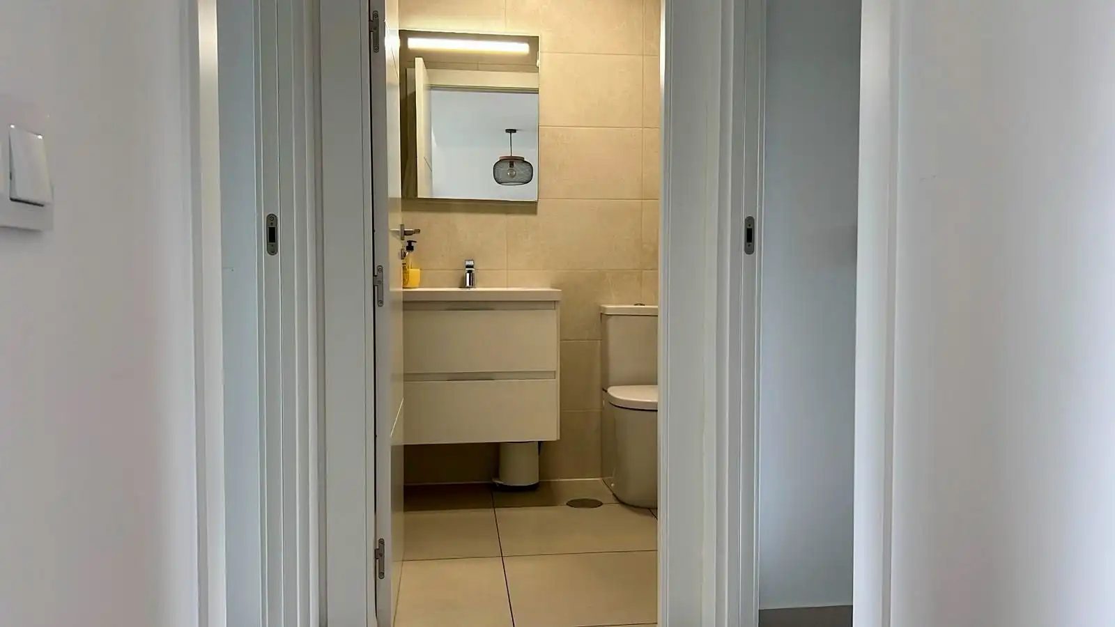 Badezimmer von Wohnung zur Miete in Pilar de la Horadada mit Klimaanlage, Heizung und Privatgarten