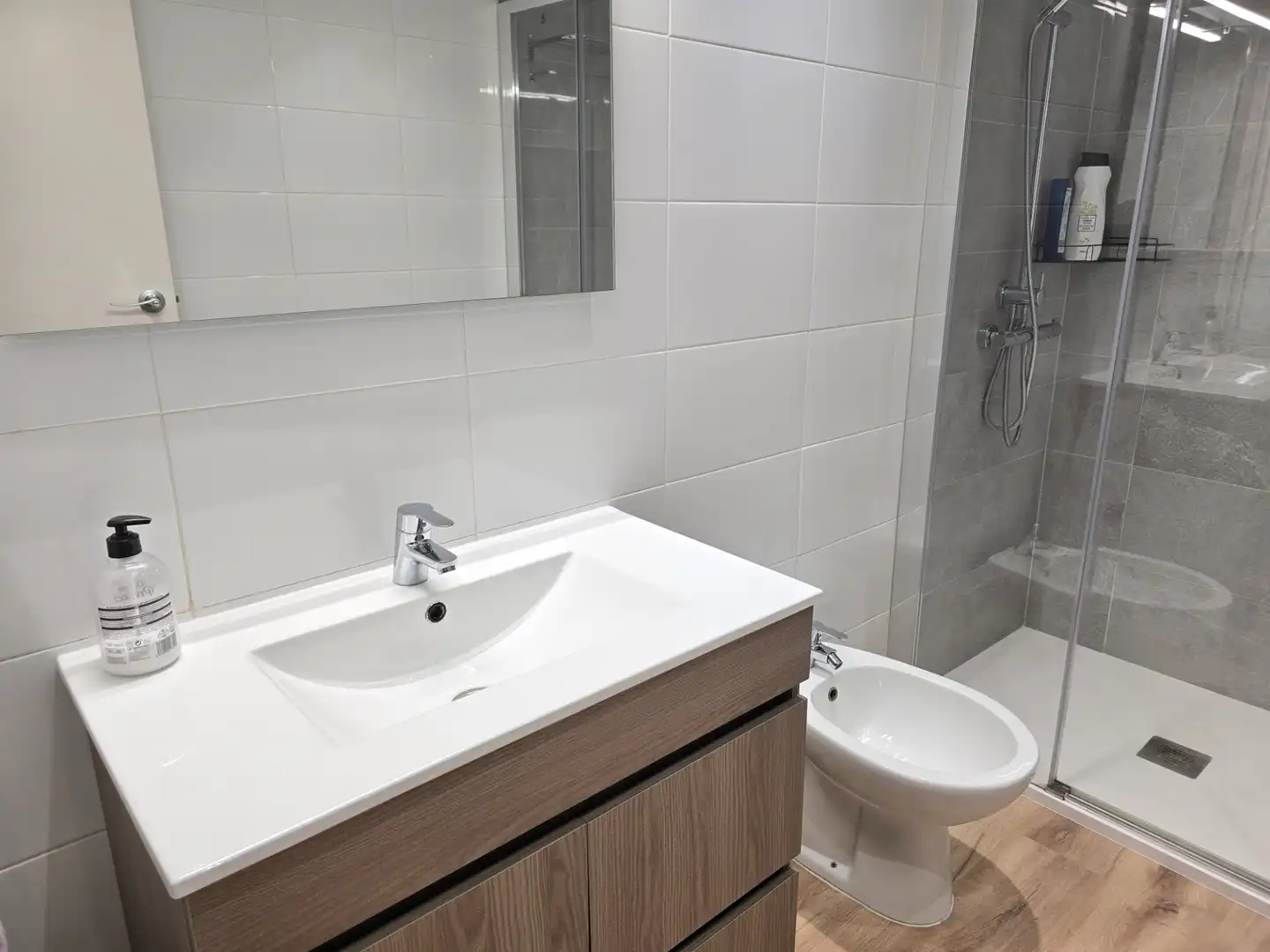 Baño de Piso en venta en Sabadell con Calefacción, Parquet y Terraza