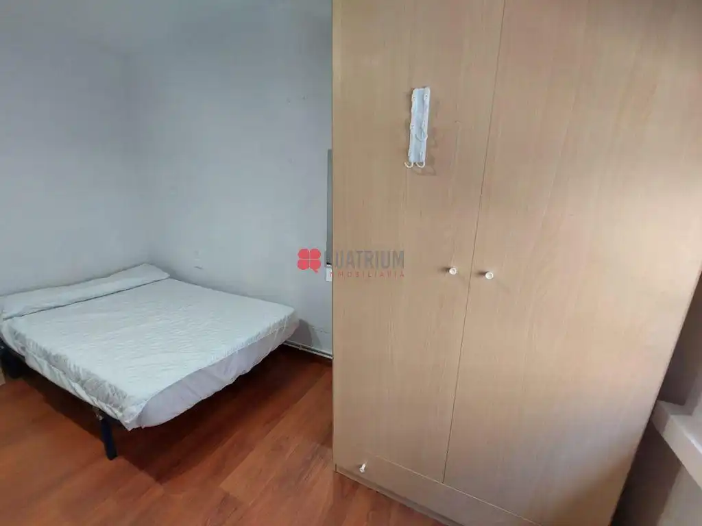 Schlafzimmer von Wohnung zur Miete in Santiago de Compostela  mit Parkett und Möbliert