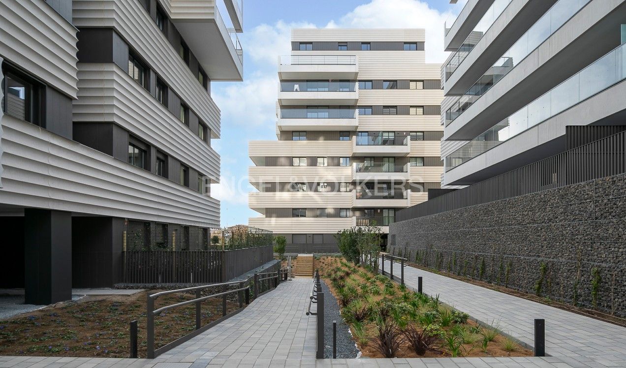 Vista exterior de Apartamento en venta en Esplugues de Llobregat con Aire acondicionado, Calefacción y Terraza