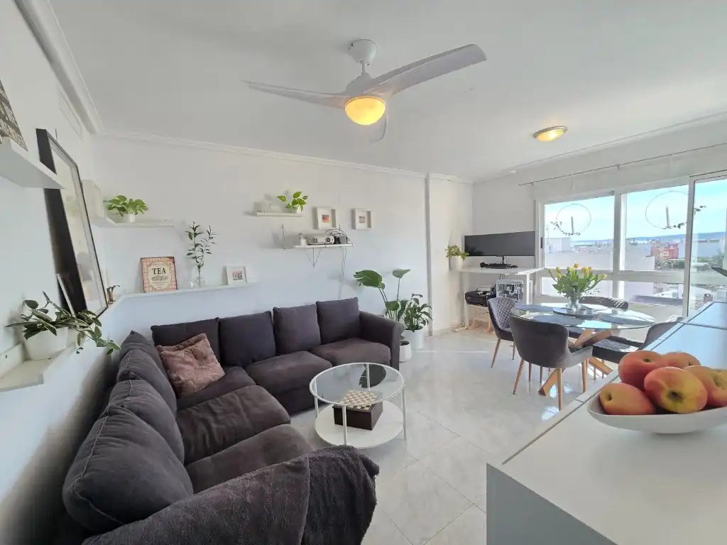 Sala de estar de Apartamento en venta en Los Montesinos con Balcón