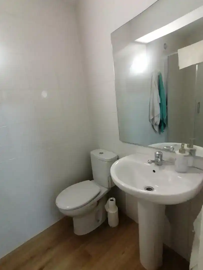 Badezimmer von Wohnung zur Miete in Gijón 