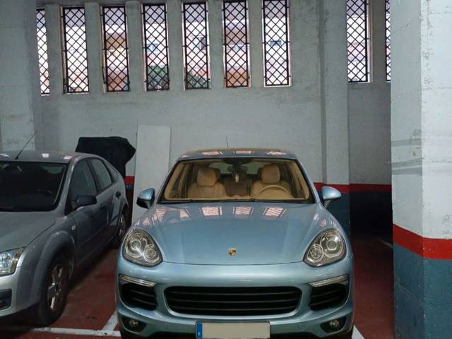 Garaje en Alquiler en Calle Escritora Josefina Aldecoa, 1 en El Cónsul - Ciudad Universitaria - El Romeral