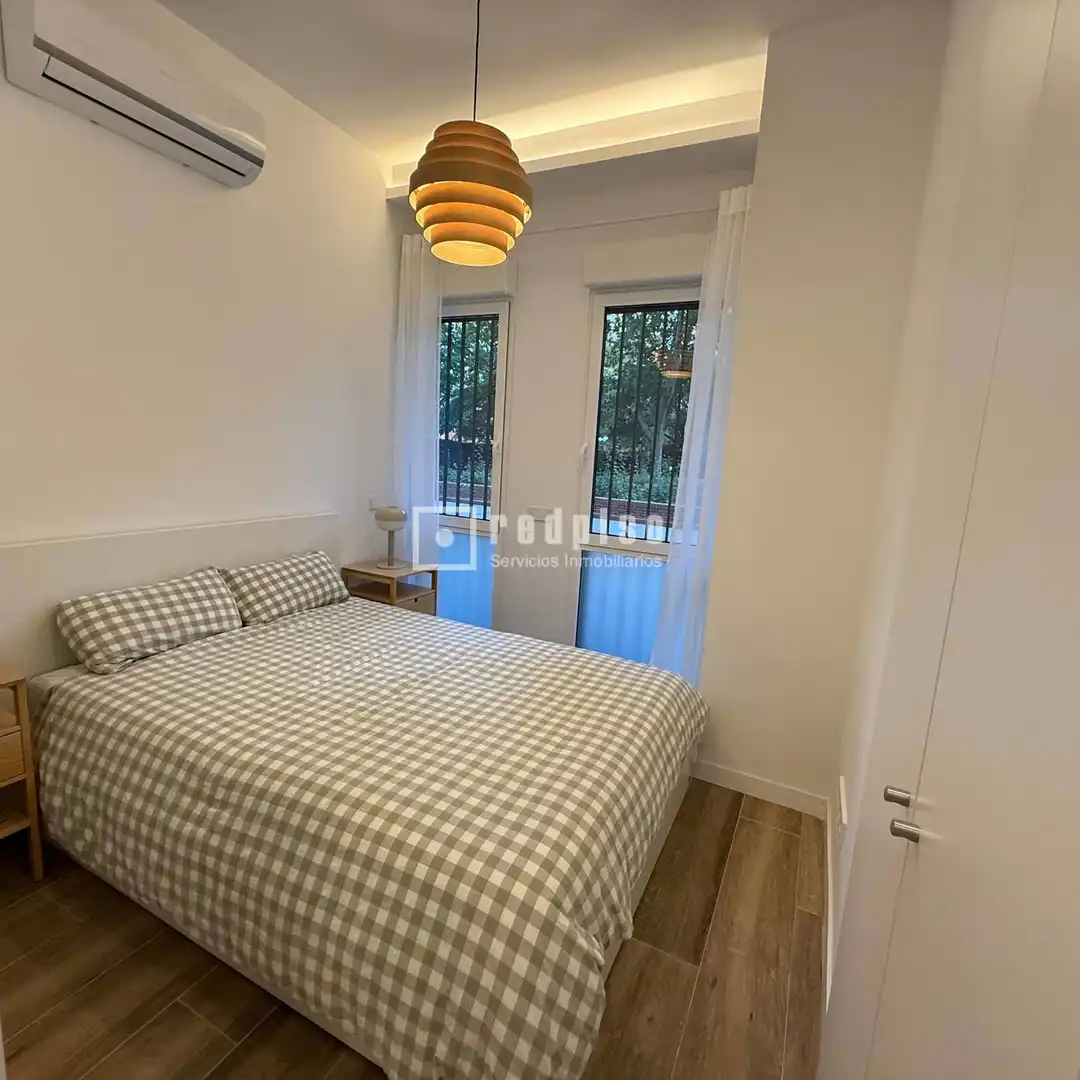 Schlafzimmer von Wohnung zur Miete in Madrid mit Klimaanlage, Heizung und Privatgarten